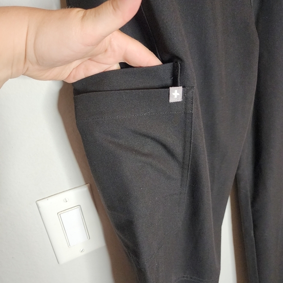 Figs Axim Cargo Black Scrub Pants Men's size Large 7 pockets - Picture 14 of 15